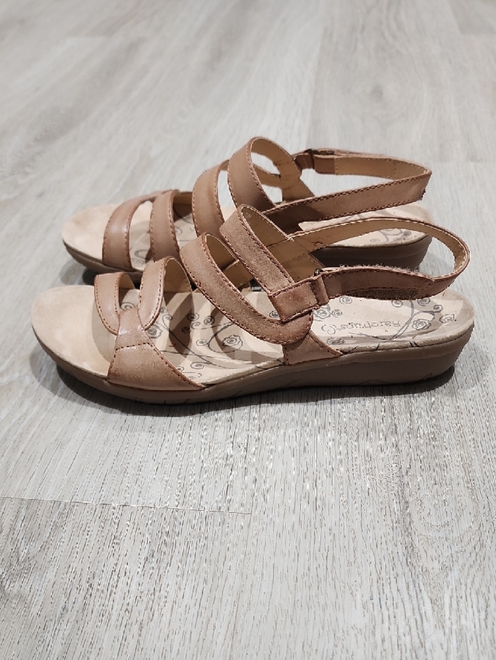 BareTraps Neutral Tan Multi-Strap Slingback Sandals 7.5M - Picture 3 of 7